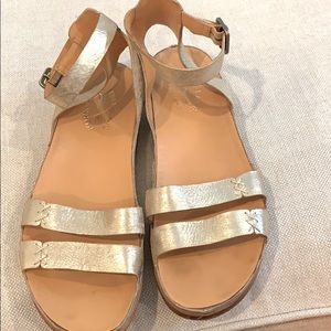 ✨Kork-Ease Gold ✨Metallic Sandals Size 9✨